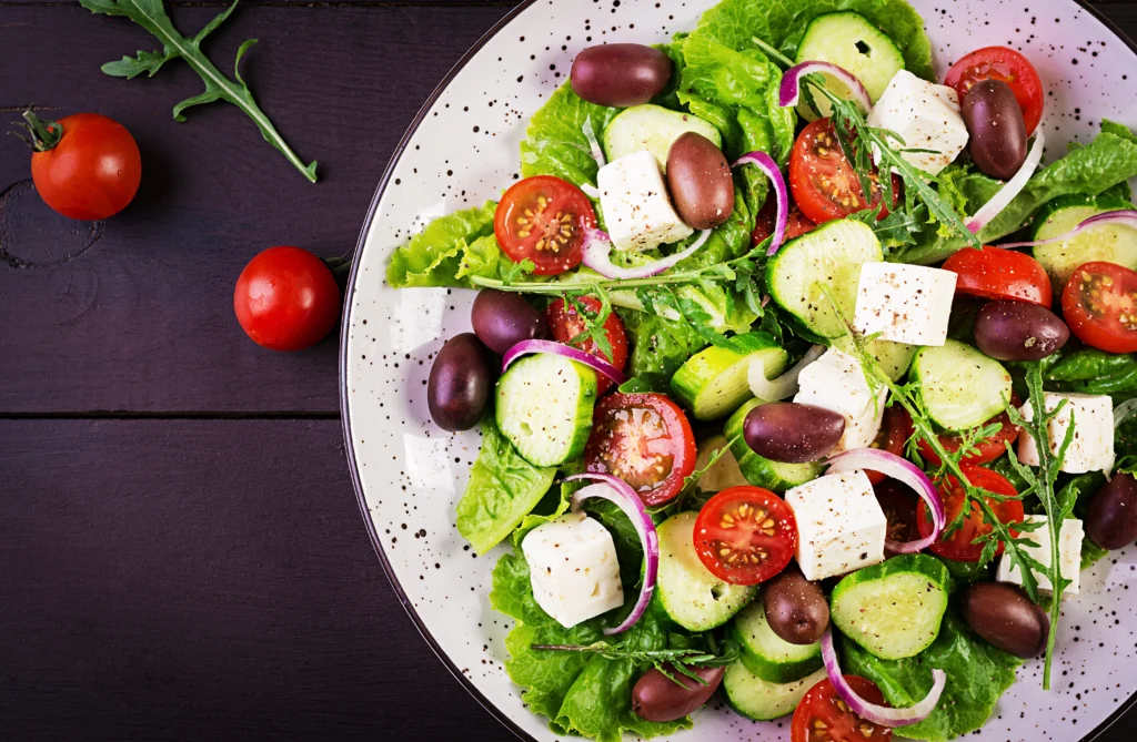 insalata pomodorini, olive, feta e cetrioli